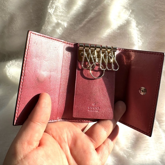 Gucci Red Embossed Leather Key Chain Holder - Picture 3 of 7